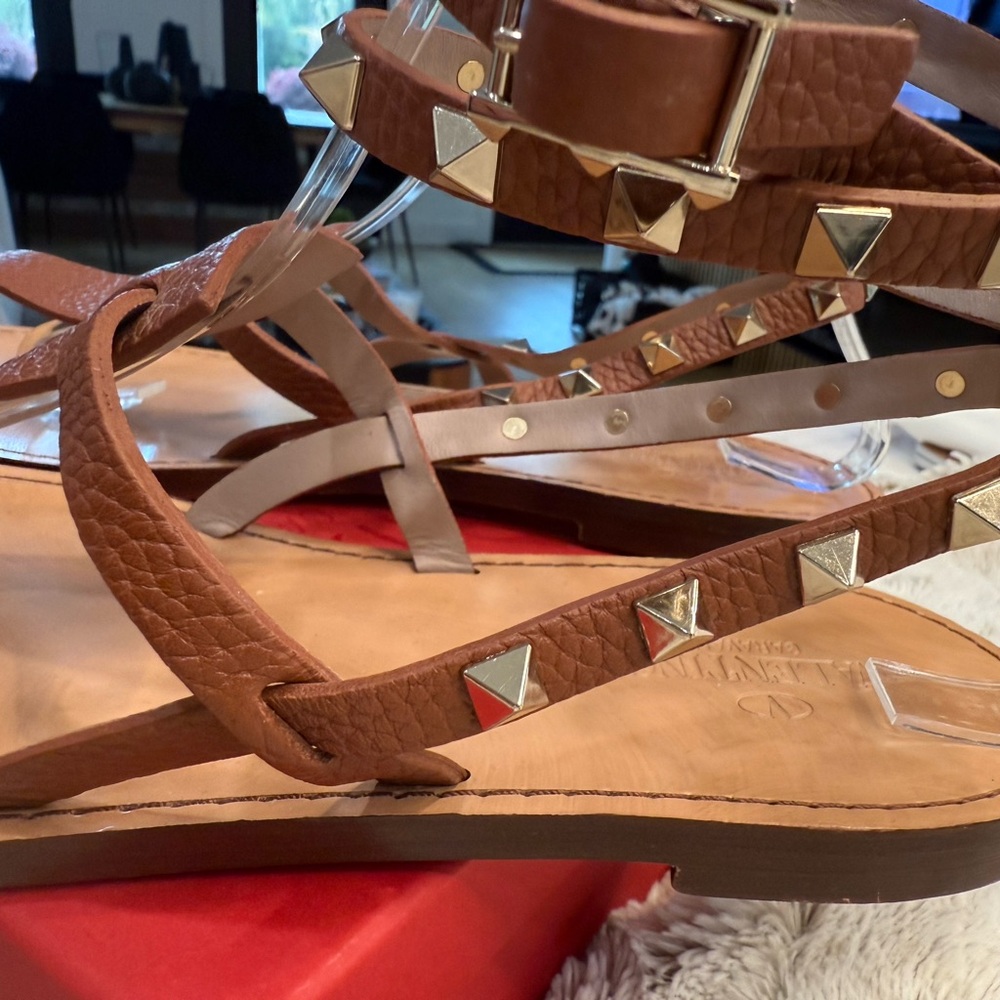 Valentino Garavani Rockstud Leather Sandals - Picture 9 of 16
